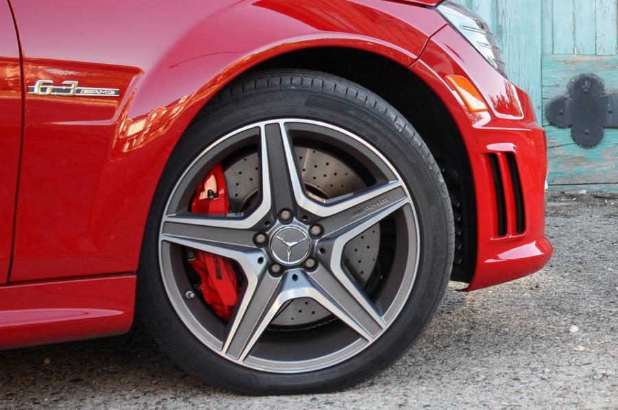  Mercedes-Benz C63 AMG Performance Pack 2011 года  (фото 38 из 39)
